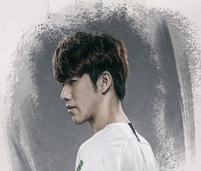 EDward Gaming 官方宣布：友好地终止与打野选手 JIEJIE 的合同，他将立即离开战队